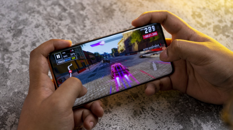 How Cross-Platform Play Reshapes Online Gaming Communities